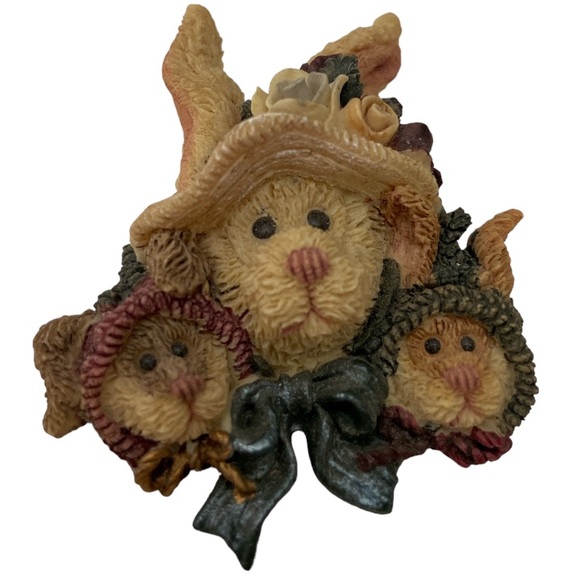Vintage Boyds Bearwear Brooch - Mother Hare and Two Babies in Easter Hats - Picture 8 of 16